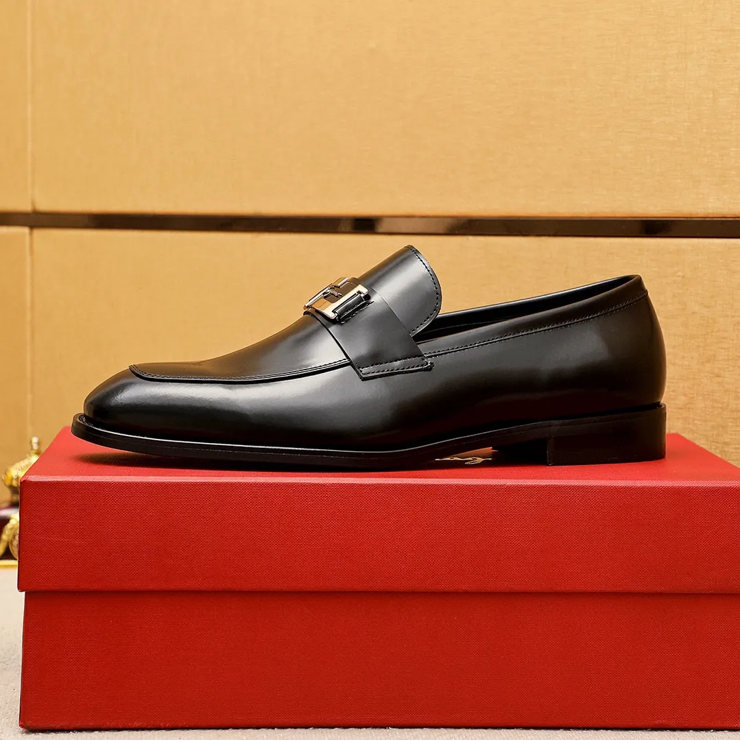 Men's shoes 💰480 💐 Product trademark: Ferragamo "Ferragamo" casual leather shoes Regular size: 38-44 (45.46🉑️customized) Product materials: Selected imported first-layer open-edge beaded cowhide leather upper + luxury hardware buckle, imported water-dyed cowhide leather lining. Strong three-dimensional visual effect, original rubber outsole Color: 2⃣️colors available